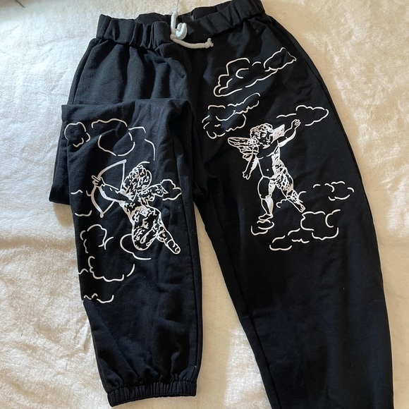 SHEIN Pants - SHEIN jogger with white Ángels design Sz S ⭐️